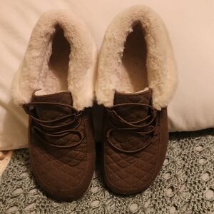 Vionic Olive Quilted Women's Slippers